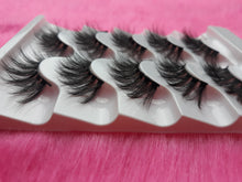 Load image into Gallery viewer, Faux Mink Eyelashes (Style #D16)

